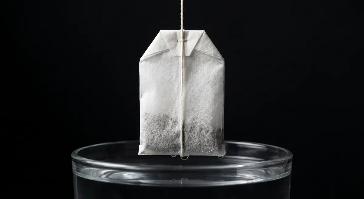 Pyramid bag at the rim of a cup